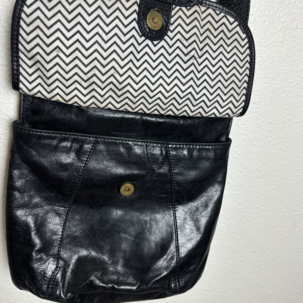 HOBO The Original Black Leather Crossbody/ Shoulder Bag - Picture 5 of 15